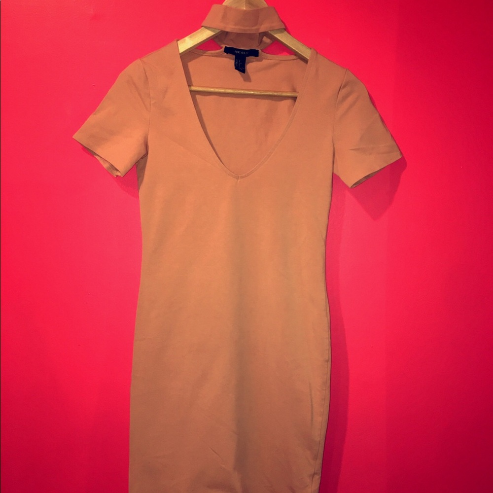 Short sleeve dress with choker